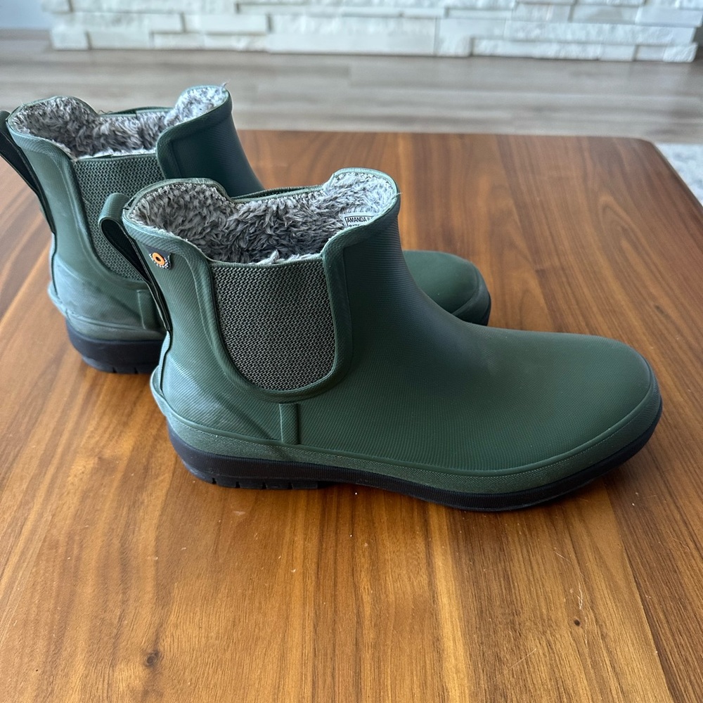 Bogs insulated rain and snow boots size 9